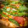 Pizza ze szparagami i salami