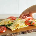 Quesadilla z serem, ananasem, szynką i kukurydzą