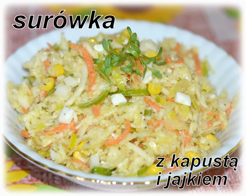 Surówka z białą kapustą i jajkiem