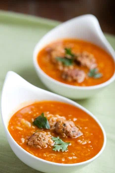 Zupa pomidorowo-kapuściana o smaku gołąbków