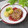 Polędwiczki wieprzowe z sosem rabarbarowym