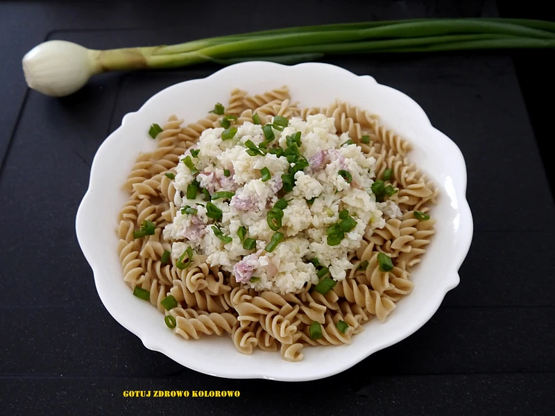 Fusilli z sosem kalafiorowym