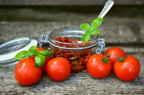 Przepis na suszone pomidory w oleju.