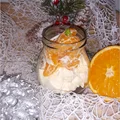Mini miodowo-pomarańczowy serniczek z wisienkami i mandarynką