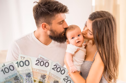 Limit dochodu może odebrać pieniądze. Rodzice powinni sprawdzić te kwoty przed złożeniem wniosku