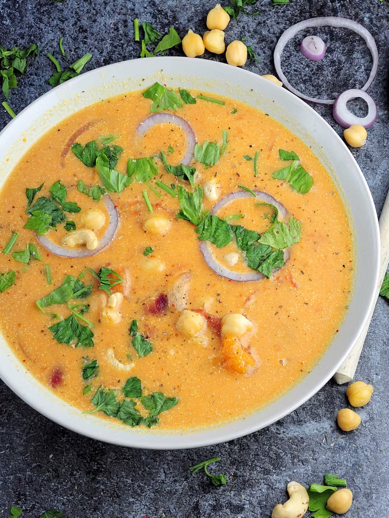 Szybka zupa curry z ciecierzycą