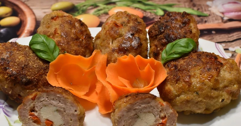 Mielone frykadelki z niespodzianką