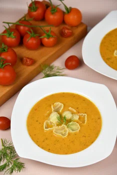 Rozgrzewający krem ze smażonych pomidorów, imbiru i czosnku