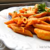 Pełnoziarniste penne z kurczakiem w czerwonym curry