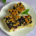 Puszyste ciasto z jagodami