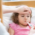 Ibuprofen czy paracetamol? Co wybrać gdy dziecko gorączkuje?