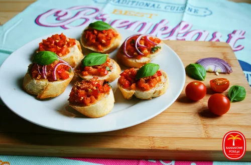 Bruschetta z pomidorami, papryką i bazylią