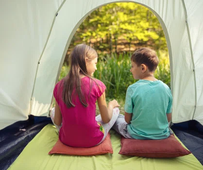 Kolonie dla dzieci: W jakim wieku wysłać dziecko na obóz? Jak sprawdzić, czy jest gotowe?