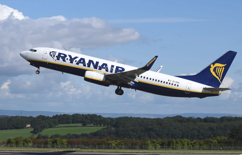 Linia lotnicza RYANAIR będzie przeszukiwać pasażerów. Sprawdź swój bagaż podręczny!