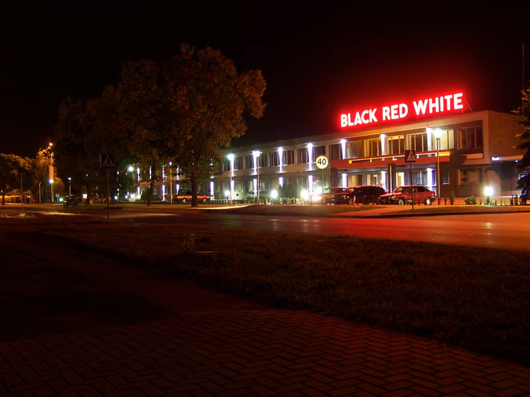 Polski producent mebli zamyka zakład! Wszyscy pracownicy zostaną zwolnieni: Miasto reaguje!