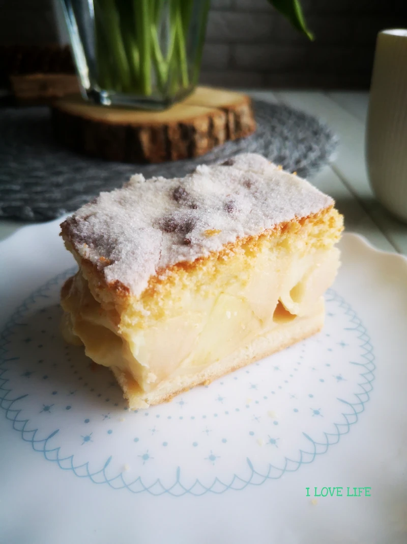 Ciasto z jabłkami i budyniem
