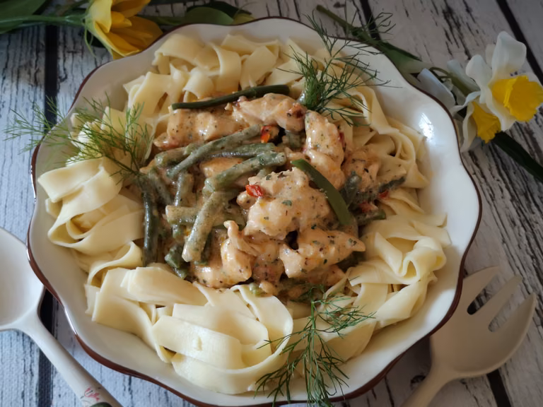 Tagliatelle z fasolką i kurczakiem
