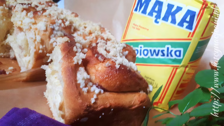 Zawijane drożdżówki z marmoladą