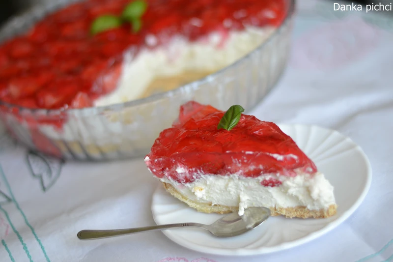 Truskawkowa tarta z serkiem ricotta