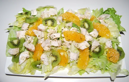 Orzeźwiająca sałatka z kurczakiem