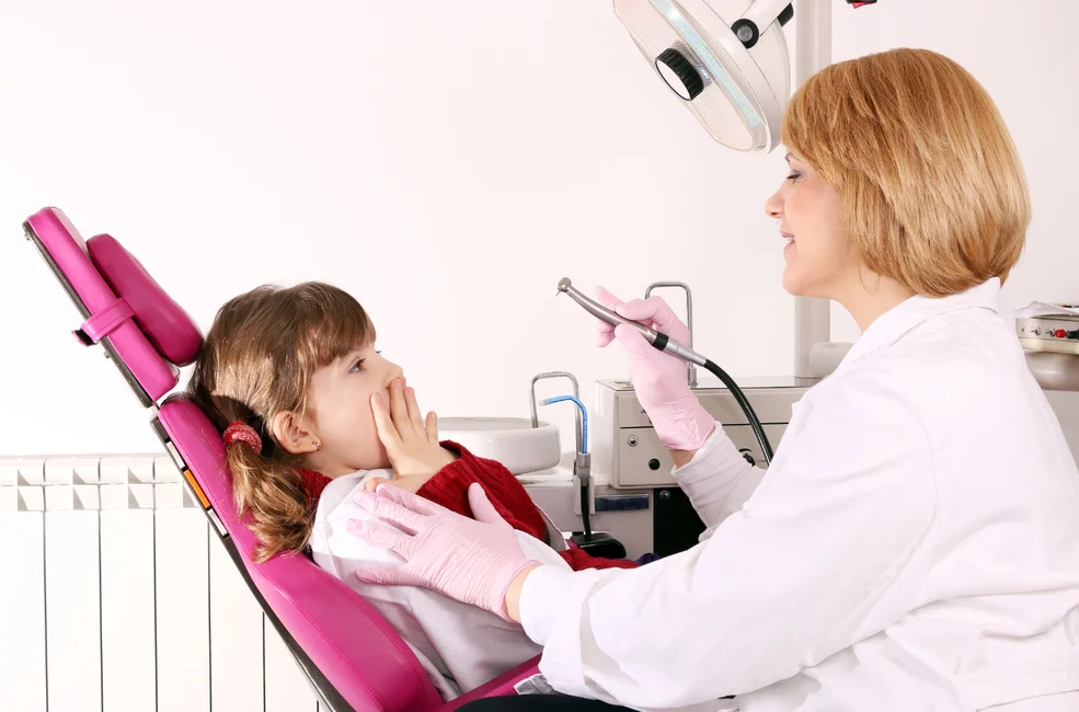 Wizyta stomatologiczna:  Co zrobić, żeby dziecko otworzyło buzię u dentysty?