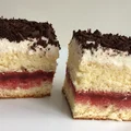 Biszkopt z truskawkami i kremem z mascarpone