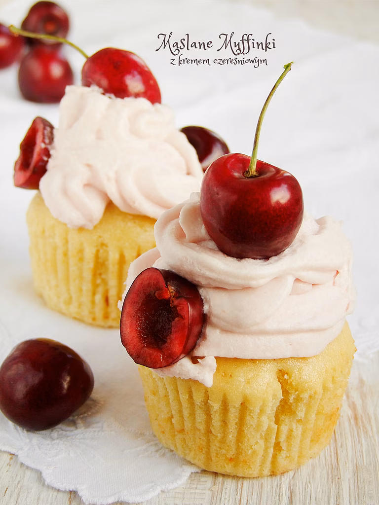 maślane muffinki z kremem czereśniowym