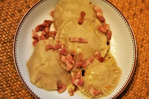 Pierogi z nadzieniem z marchwi i rzepy.