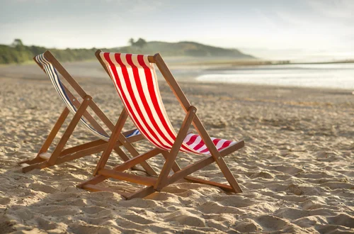 To najbardziej wkurza Polaków na nadbałtyckich plażach! Nowy sondaż ujawnia irytujące nawyki!