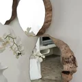 Lusterka na drewnianych pieńkach