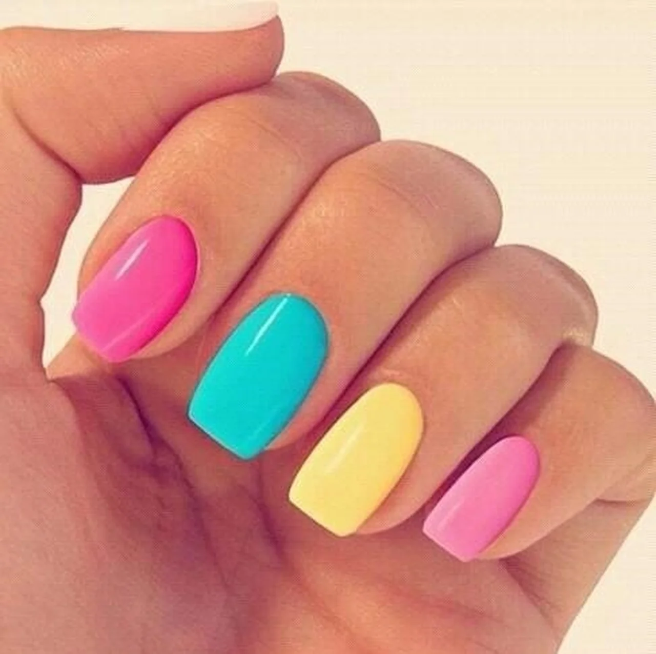 Kolorowe paznokcie