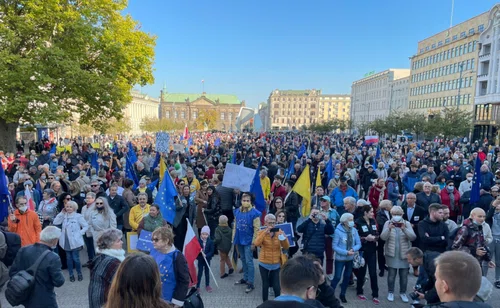 "My zostajeMY!" W całej Polsce trwają manifestacje