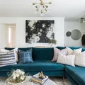 Niebieska sofa