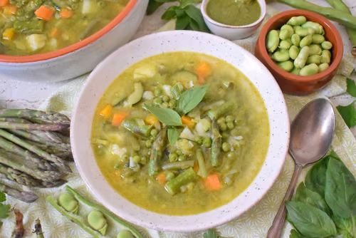 Włoska zupa jarzynowa z pesto