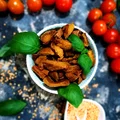 Fit przekąska - Chipsy z czerwonej soczewicy z bazylią i pomidorami