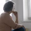 W jakim wieku ludzie są najbardziej samotni? Nie zawsze chodzi o życie w pojedynkę