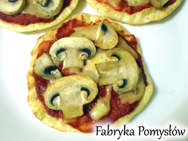 Białkowe pizzerinki z pieczarkami (fit)