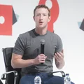 Czy wiecie, dlaczego Mark Zuckerberg nosi codzienne te same ubrania? Odpowiedź jest prosta