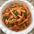 Makaron z kurczakiem w sosie pomidorowo-śmietanowym