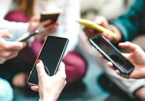 Twój telefon może stać się bezużyteczny!? Sieć 3G znika na zawsze z Polski!