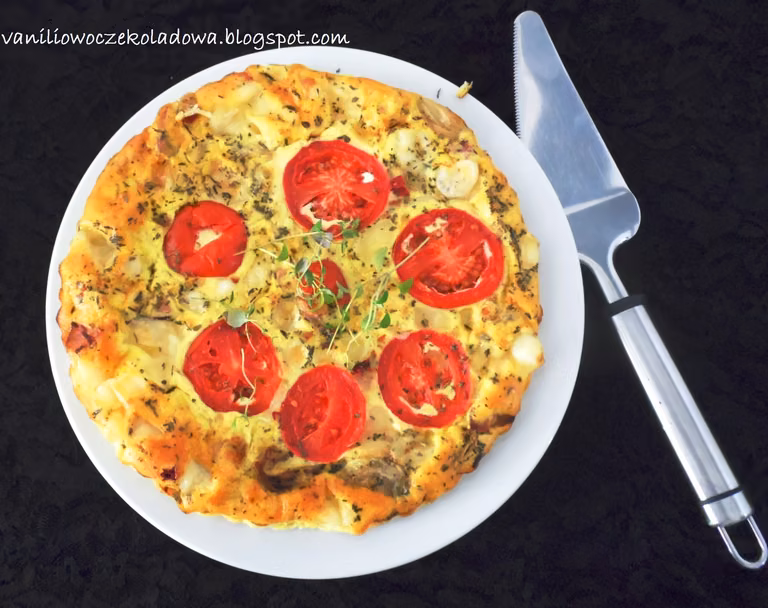 FRITATA rodem z piekła (Pomidor,chili,bekon,cebula,ser)