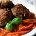 Kotlety z serem z sosie paprykowo-pomidorowym