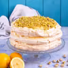 Tort bezowy z kremem cytrynowym i pistacjami