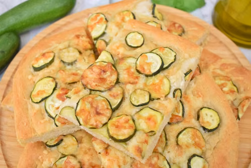 Włoska focaccia z cukinią