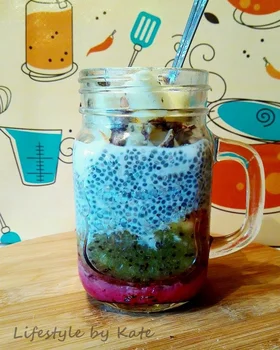 koktajl z malin, kiwi i chia