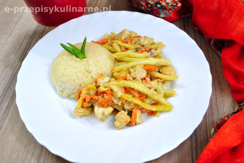 Kurczak Z Warzywami W Sosie Serowym