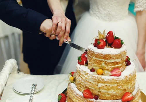 Jakie ciasto zamówić na wesele? Oto 6 ciast, które podbiją serca gości!