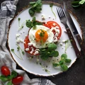 Śniadanie mistrzów - wytrawne pełnoziarniste gofry z sadzonym jajkiem i kozim serem