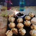 Wytrawne babeczki z makaronem, szynką, suszonymi pomidorami i mozzarellą