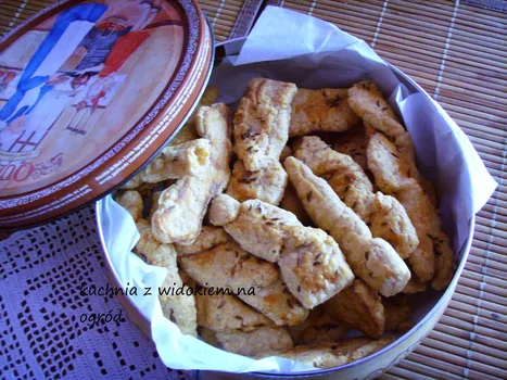 Kruche paluchy serowe. Extra dodatek do zup, zakąska do piwa i wina.